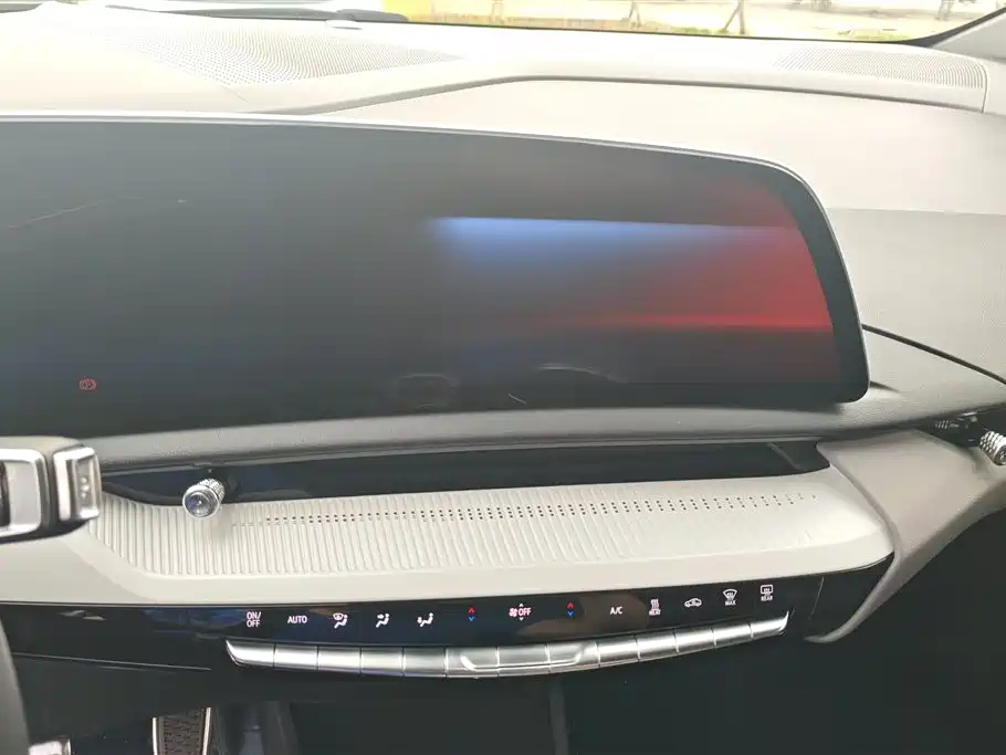 Cadillac IQ 2024 — фото 13