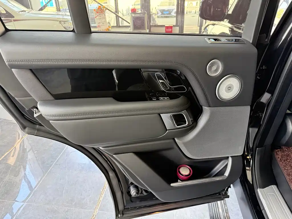 Land Rover Range Rover 2019 — фото 10