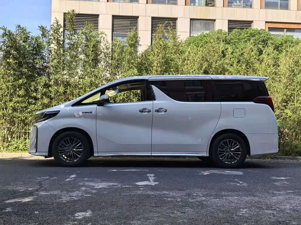 Toyota Alphard 2021 — фото 22
