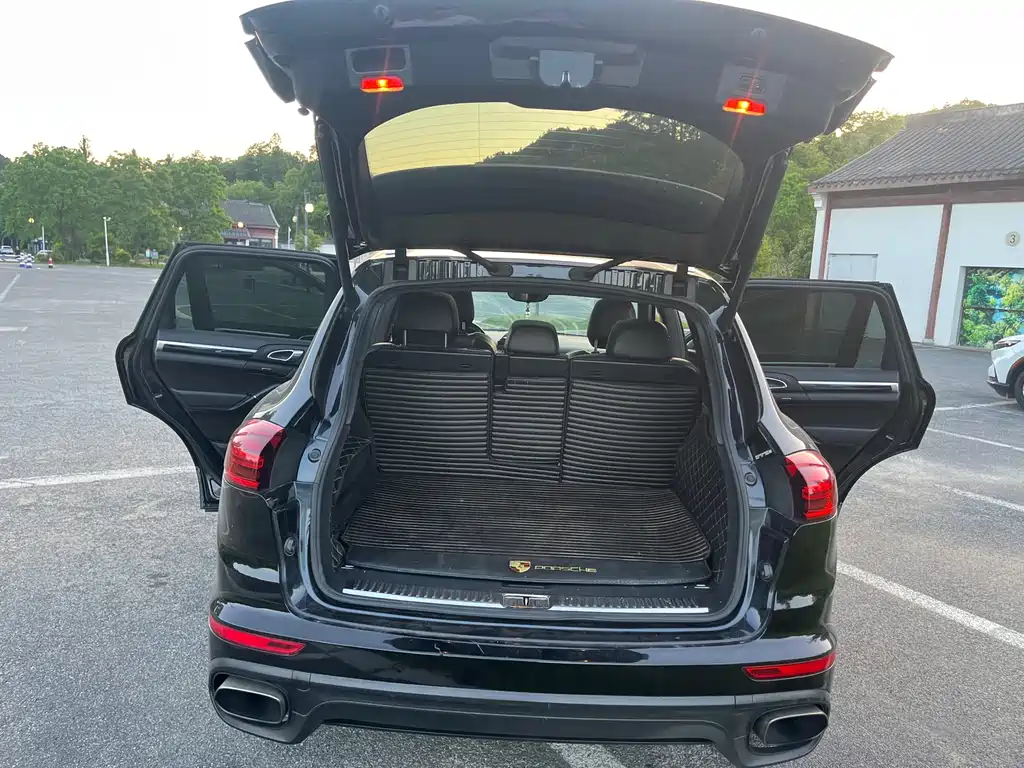 Porsche Cayenne 2017 — фото 17