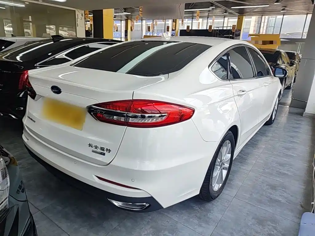 Ford Mondeo 2022 — фото 6