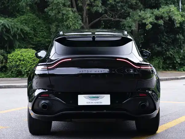 Aston Martin DBX 2022