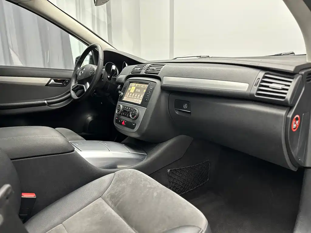 Mercedes-Benz R-Class 2016 — фото 35