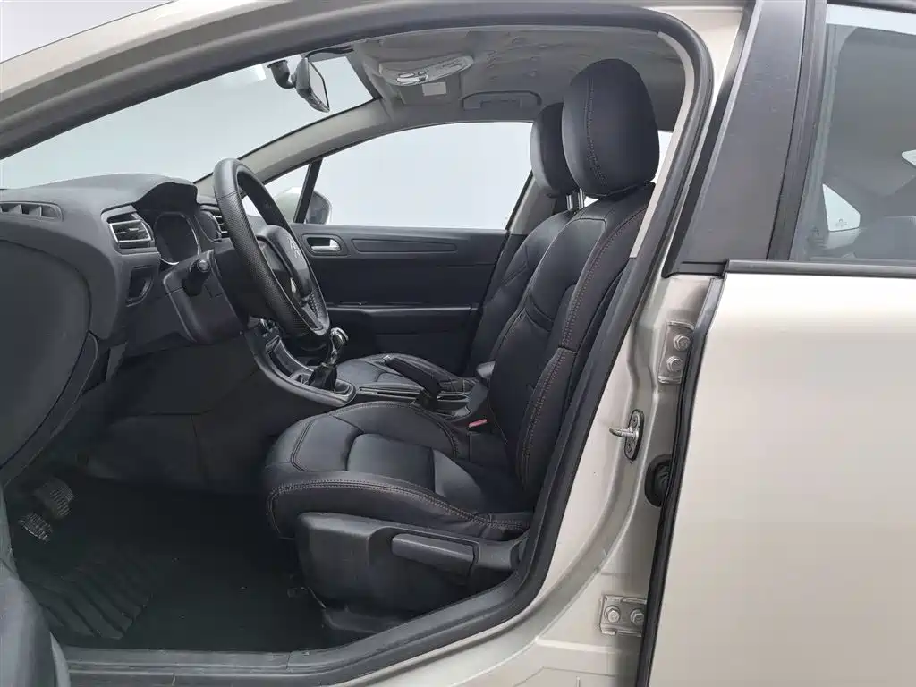 Citroen C4 2015 — фото 10
