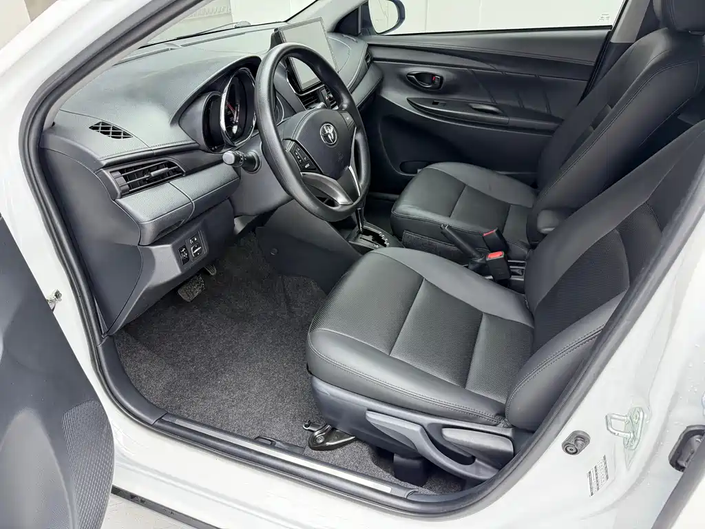 Toyota Yaris L 2022 — фото 14