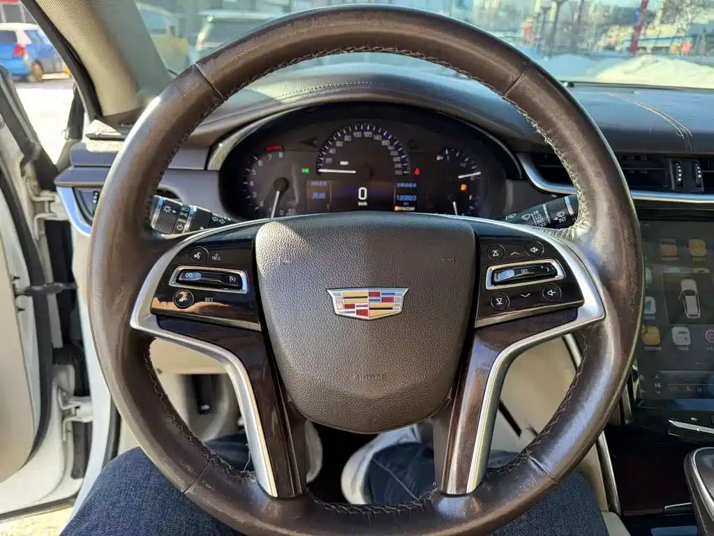 Cadillac XTS 2017 — фото 12