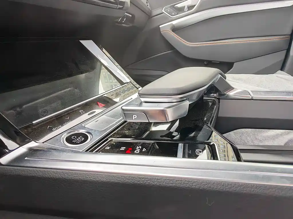 Audi e-tron 2026