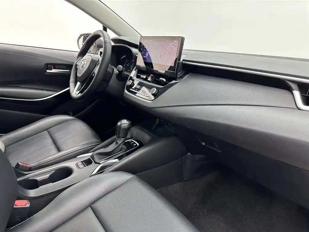 Toyota Corolla 2023 — фото 17
