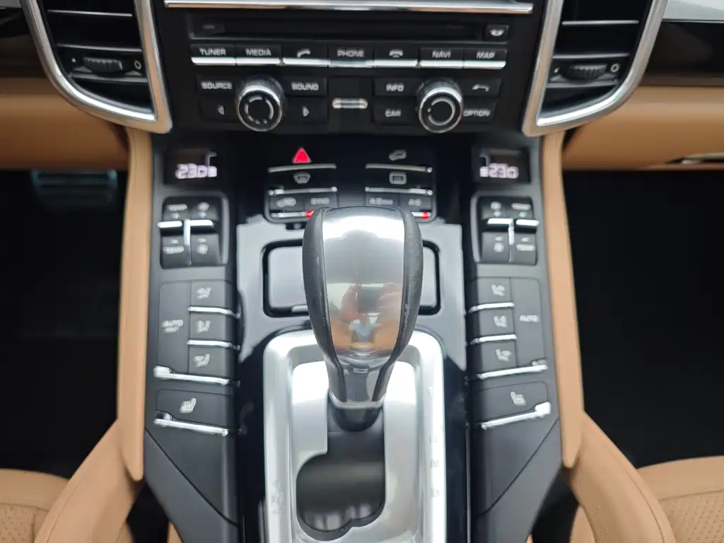 Porsche Cayenne 2015 — фото 16