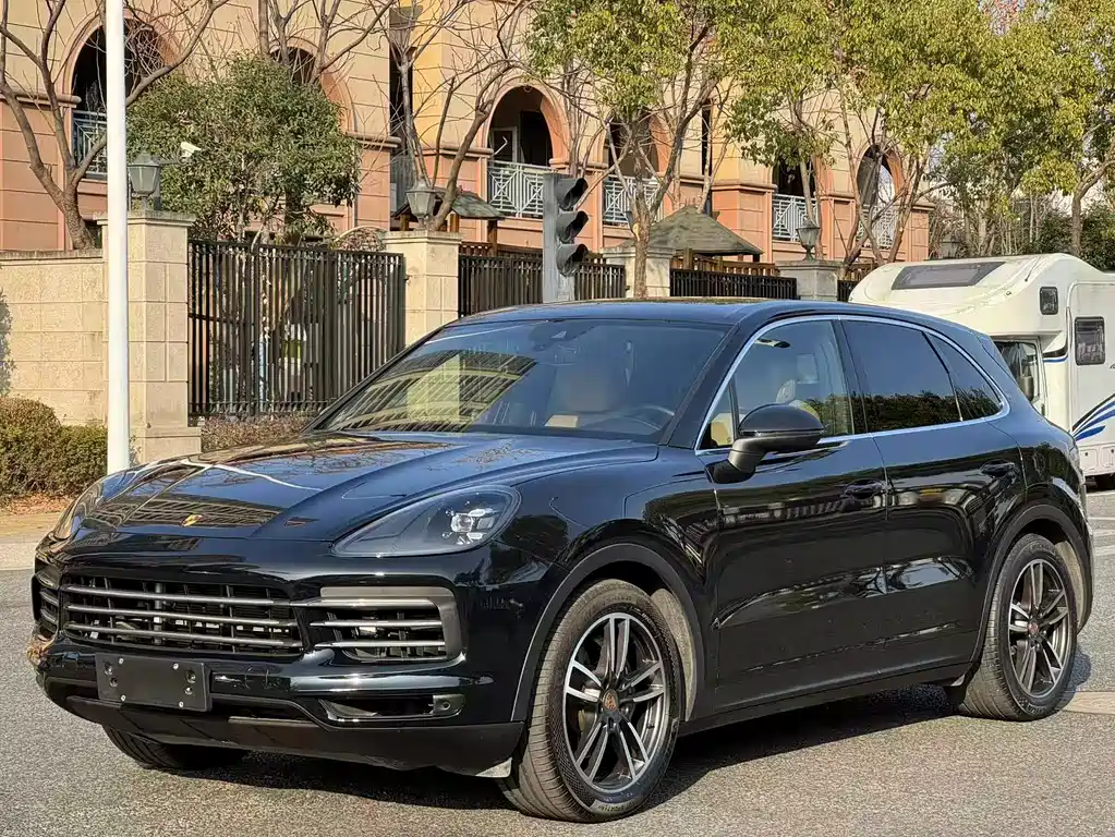 Porsche Cayenne 2018 — фото 1