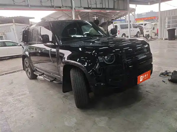 Land Rover Defender 2025
