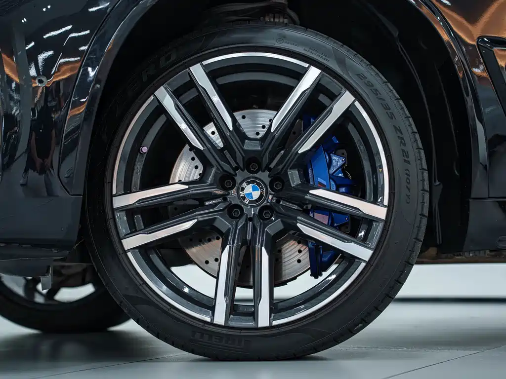 BMW X5 M 2024 — фото 7