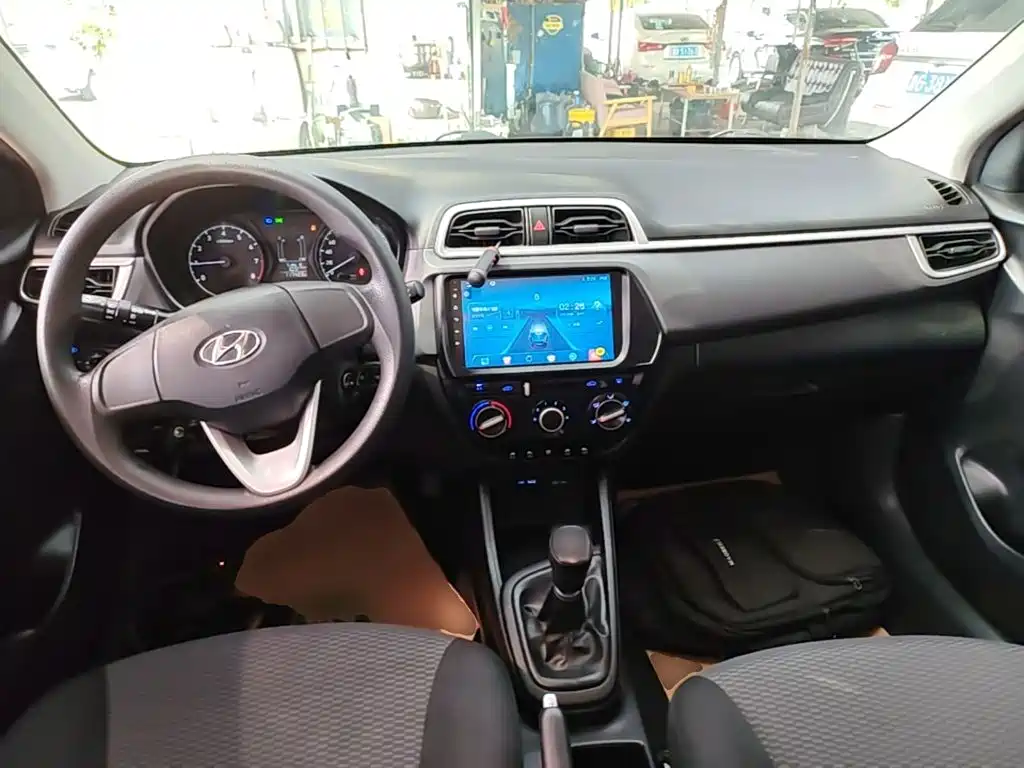 Hyundai Accent 2017 — фото 10