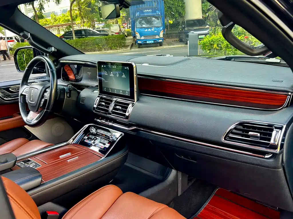 Lincoln Navigator 2020 — фото 14