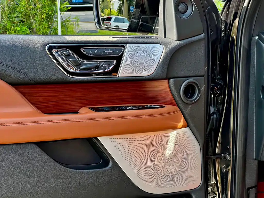Lincoln Navigator 2020 — фото 21
