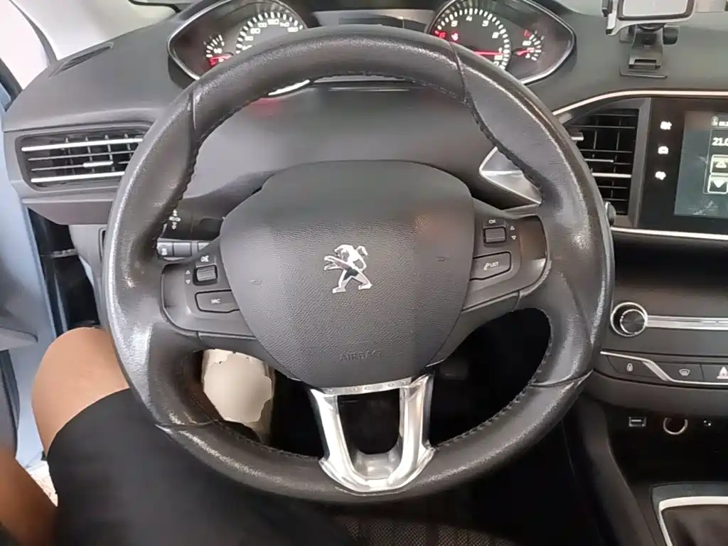 Peugeot 308S 2015 — фото 11