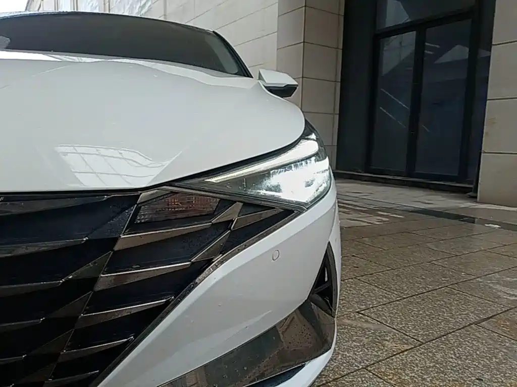 Hyundai Elantra 2021 — фото 18