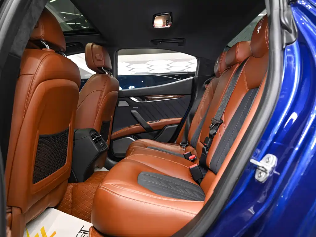 Maserati Ghibli 2018 — фото 19