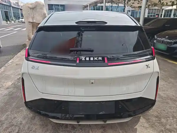 Zeekr X 2024