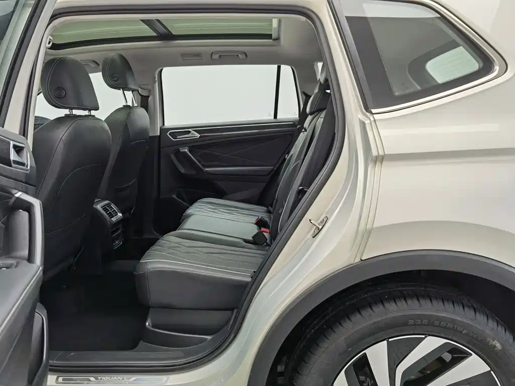 Volkswagen Tiguan L 2023 — фото 15