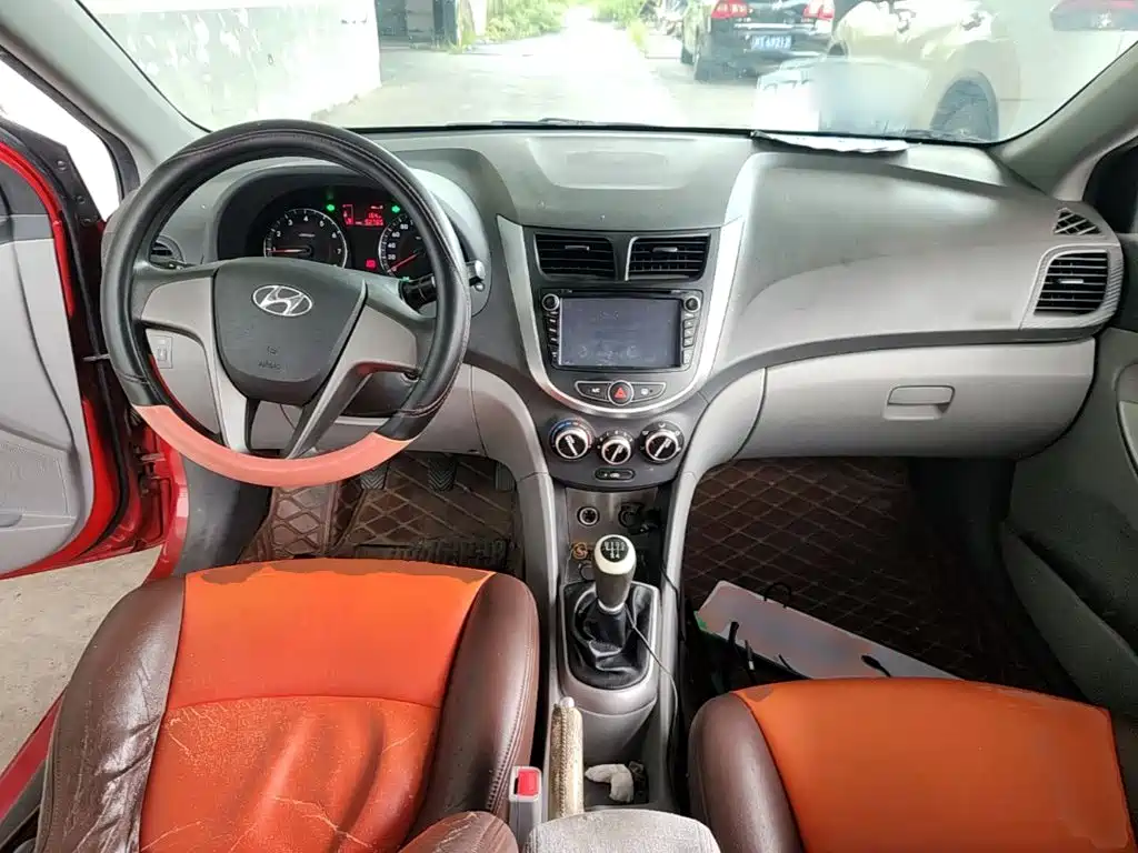 Hyundai Verna 2015 — фото 10