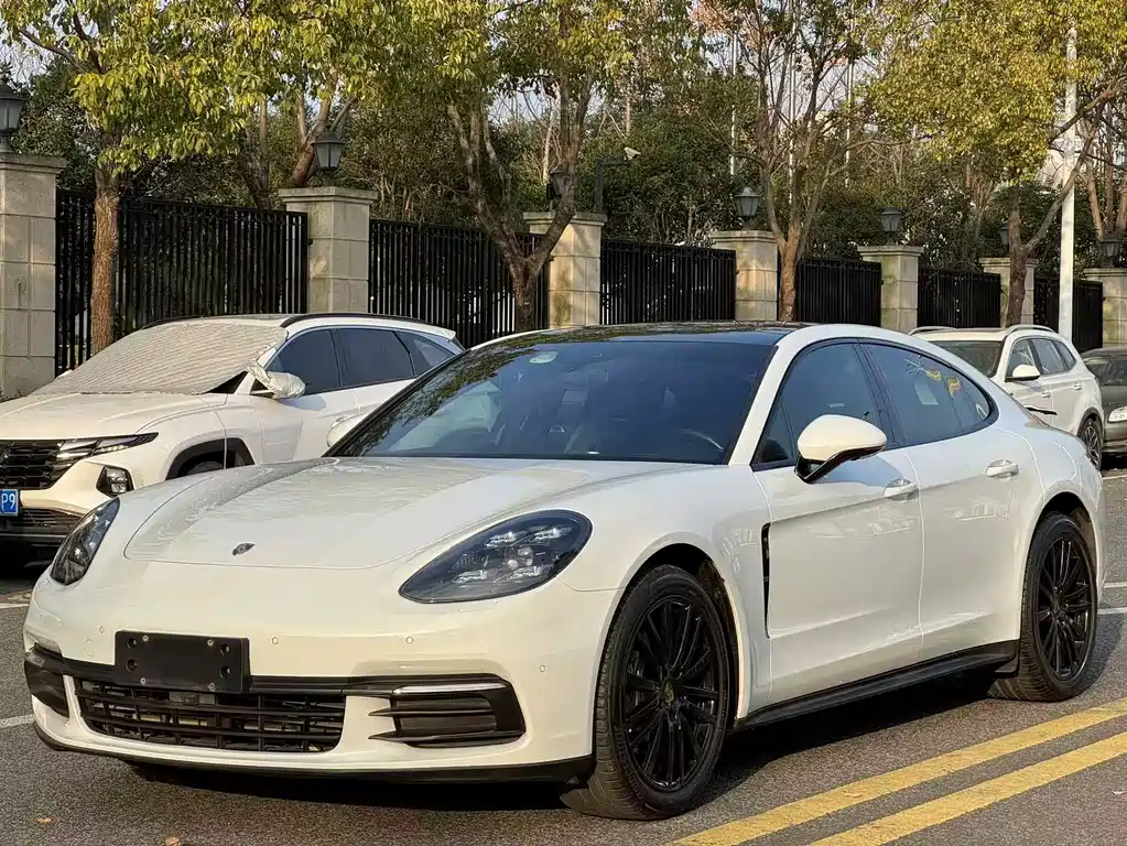 Porsche Panamera 2019 — фото 1