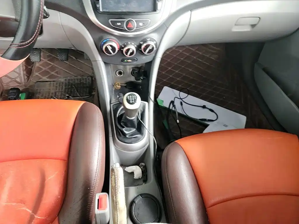 Hyundai Verna 2015 — фото 14
