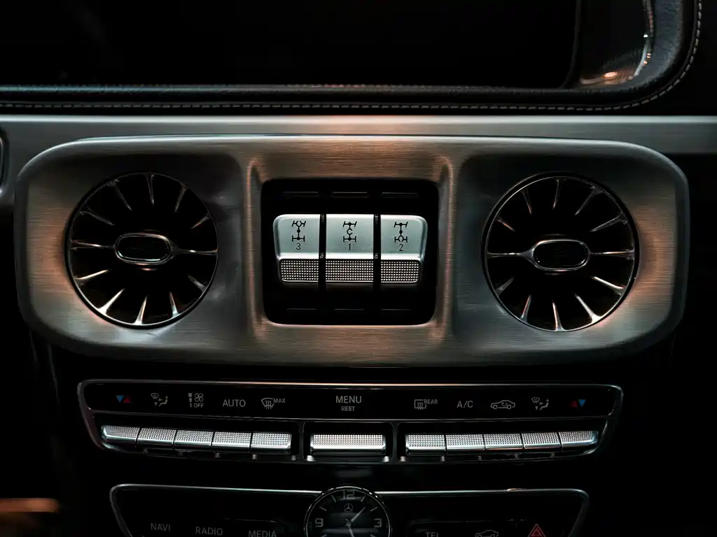 Mercedes-Benz G-Class 2023 — фото 11