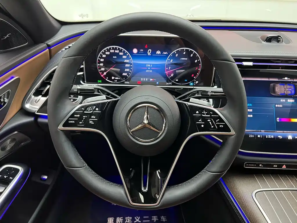Mercedes-Benz E-Class 2025 — фото 14