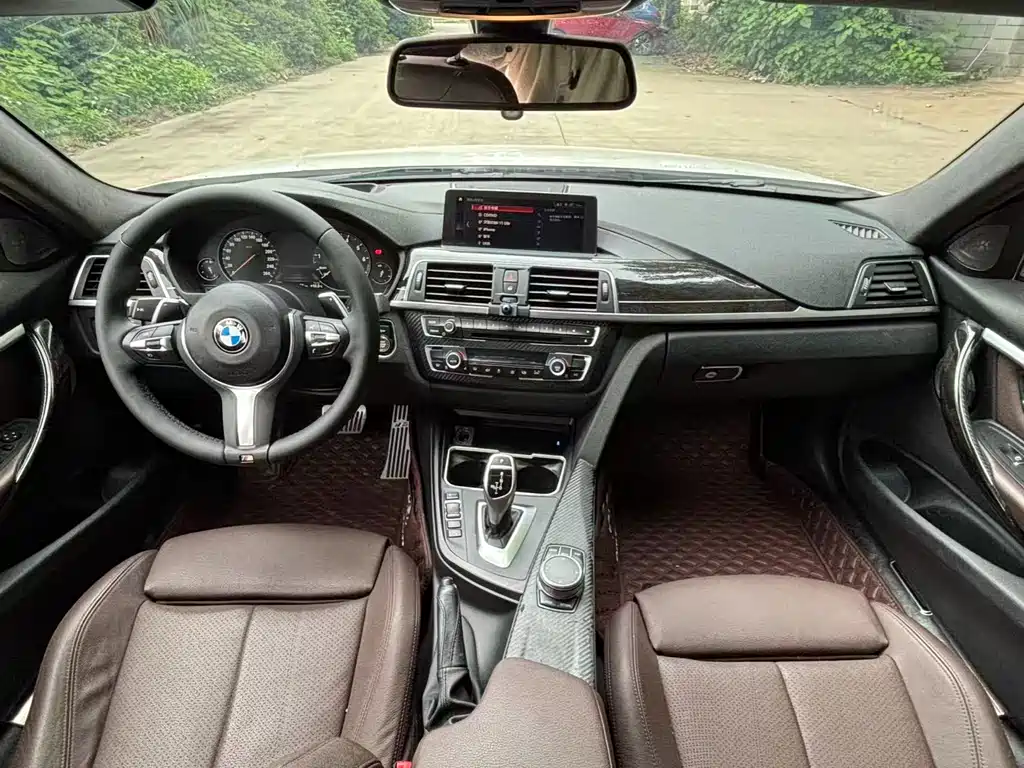 BMW 3 Series 2018 — фото 9