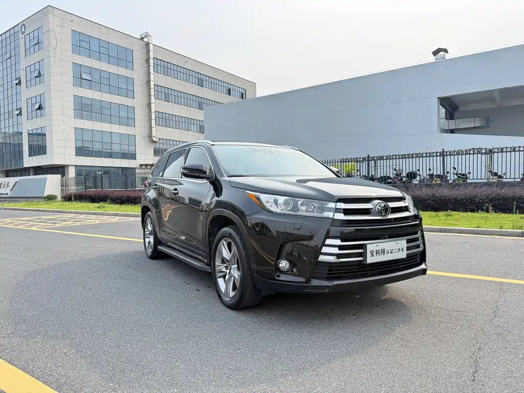 Toyota Highlander 2020 — фото 1
