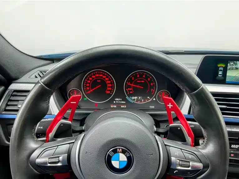 BMW 3 Series 2019 — фото 11