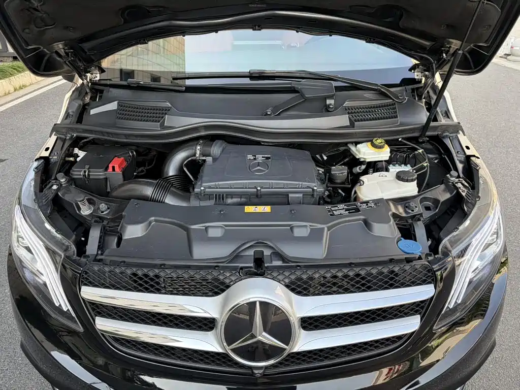 Mercedes-Benz V-Class 2023 — фото 27
