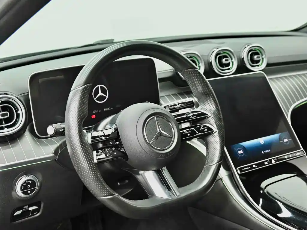 Mercedes-Benz C-Class 2024 — фото 16
