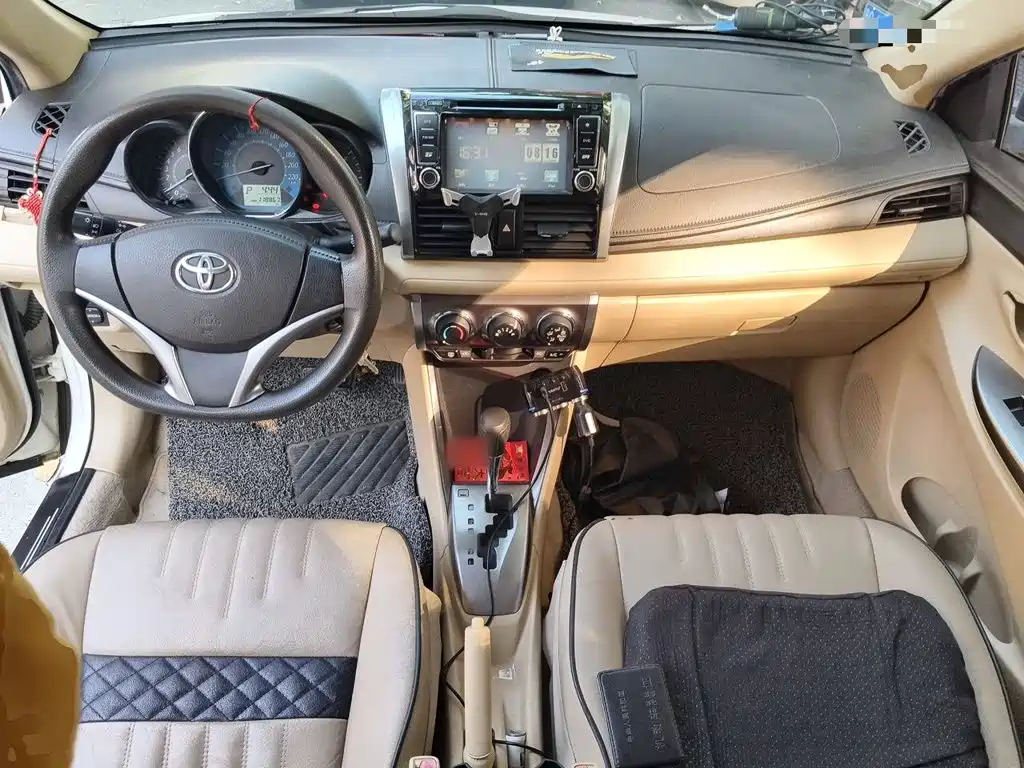 Toyota Yaris L 2014 — фото 10