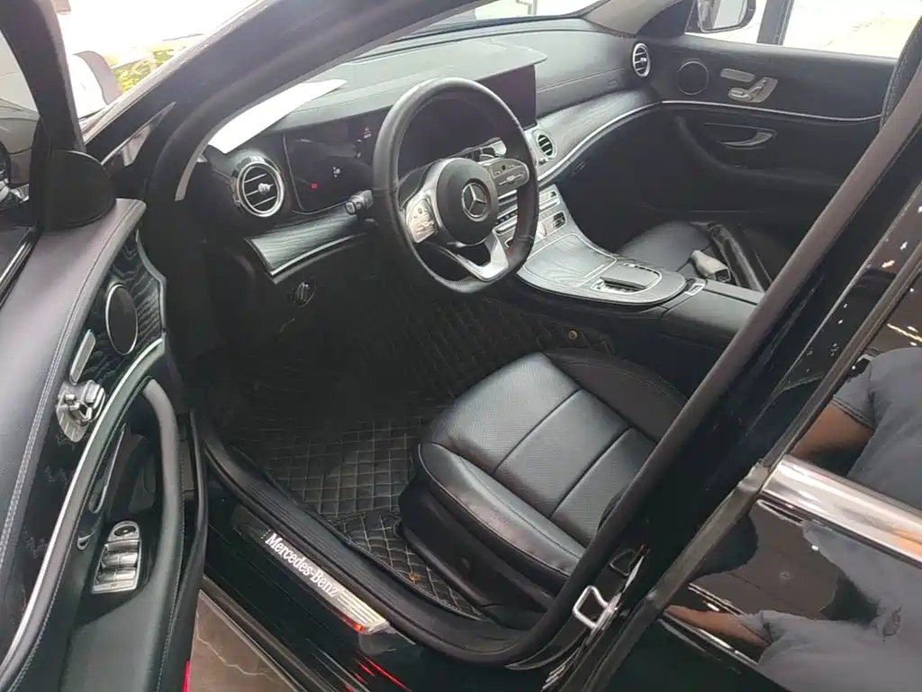 Mercedes-Benz E-Class 2019 — фото 16