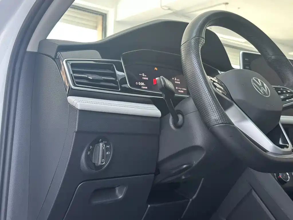 Volkswagen Tiguan L 2023 — фото 10