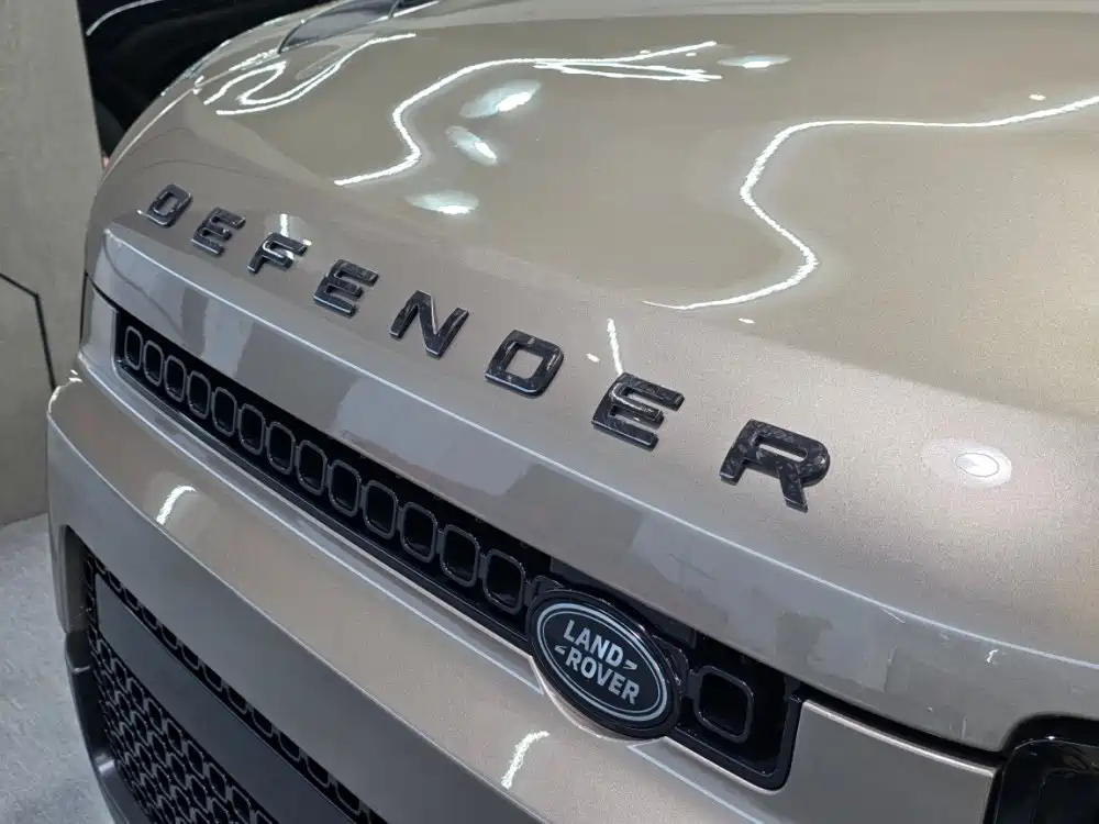 Land Rover Defender 2026
