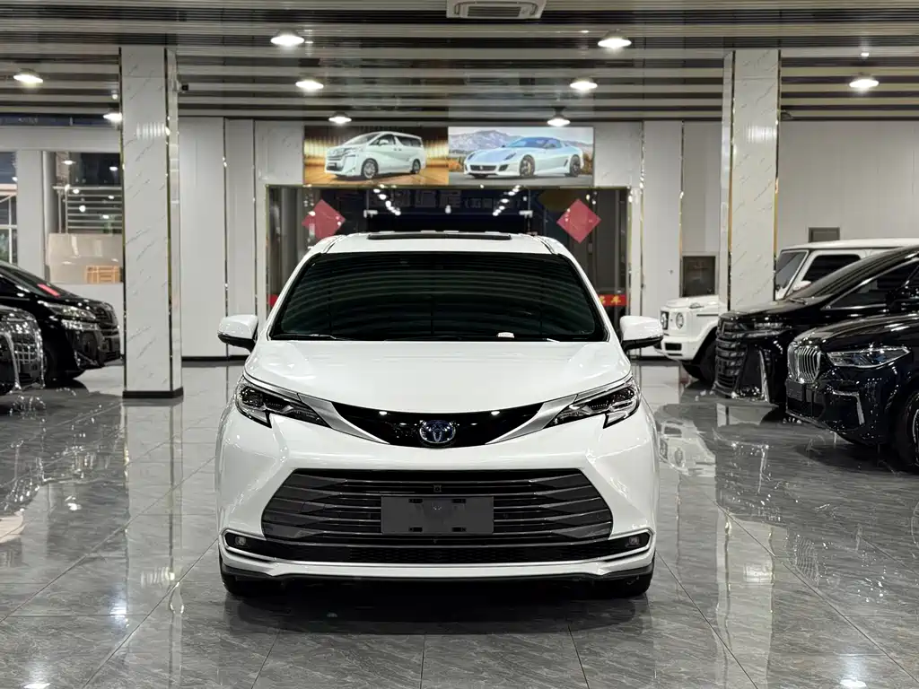 Toyota Sienna 2024 — фото 2