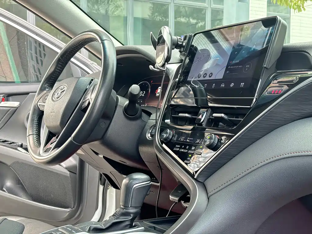 Toyota Camry 2023 — фото 9