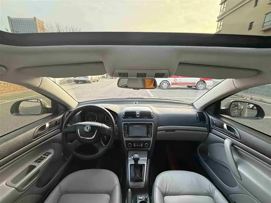 Skoda Octavia 2013 — фото 10