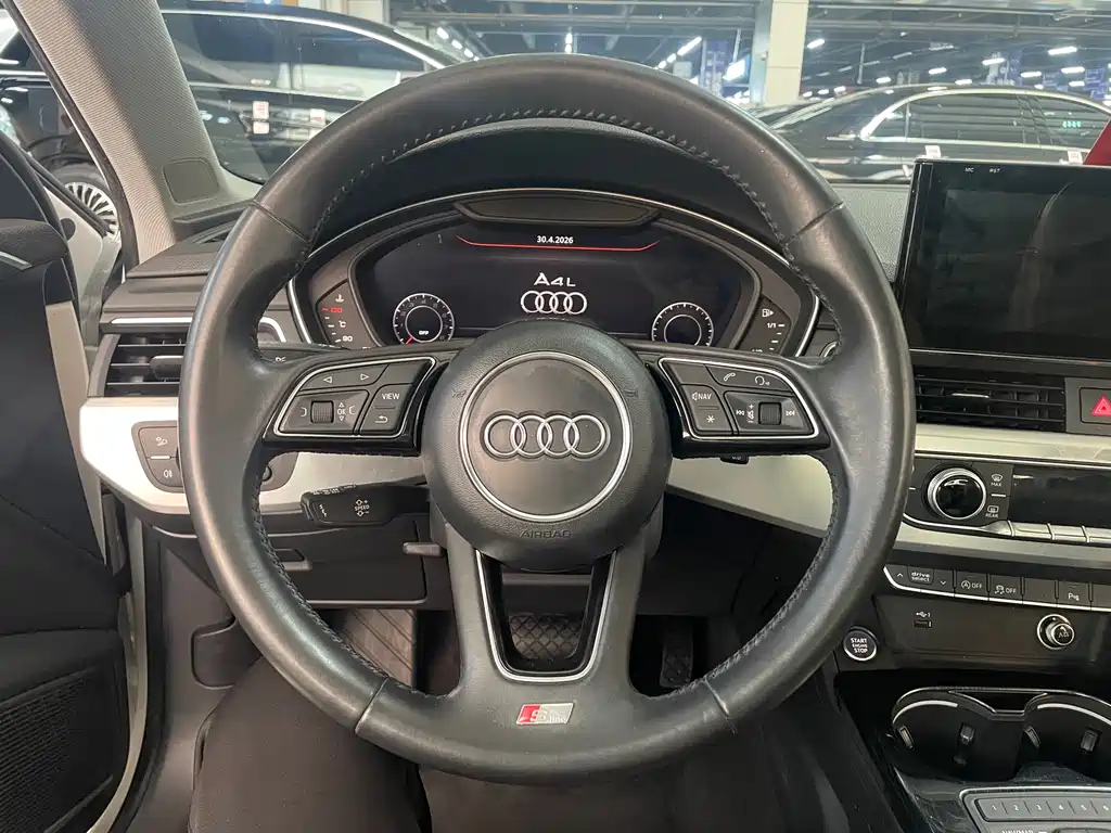 Audi A4L 2018 — фото 15