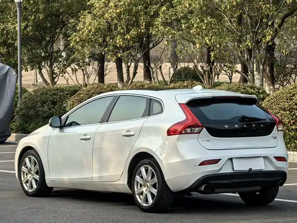 Volvo V40 2017