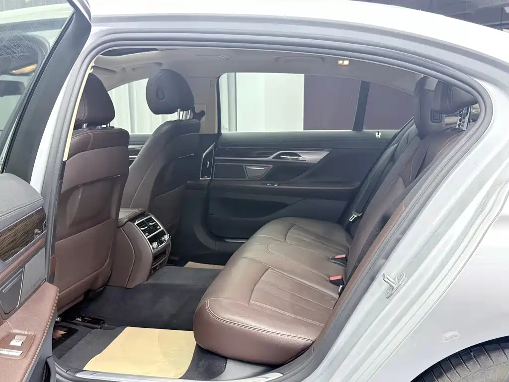 BMW 7 Series 2019 — фото 15