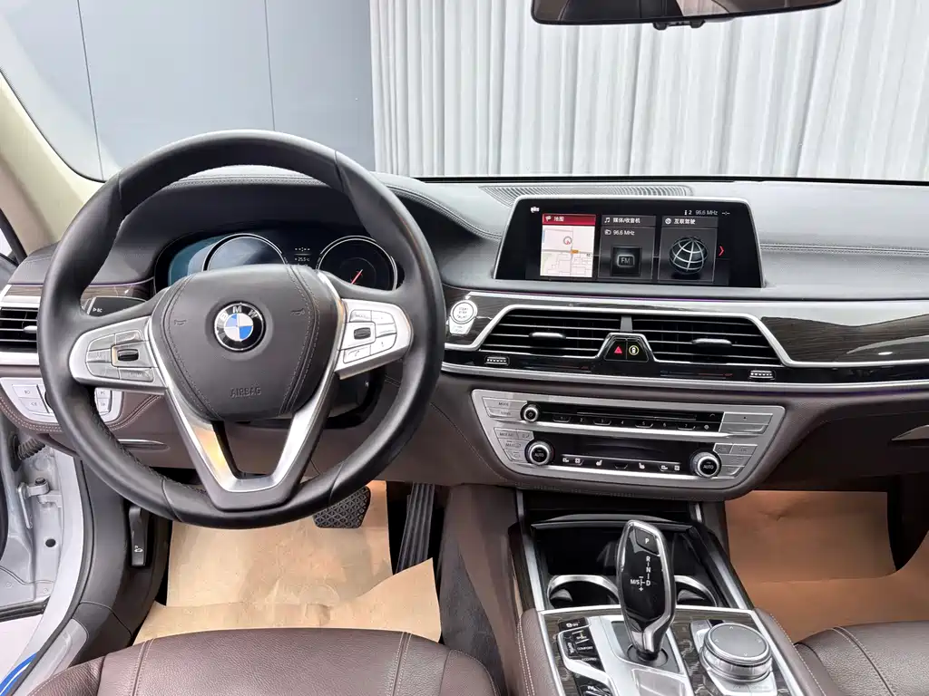 BMW 7 Series 2019 — фото 17