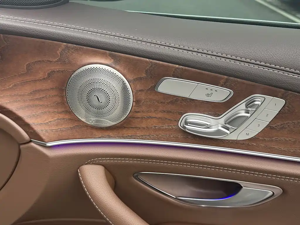 Mercedes-Benz E-Class 2024 — фото 12