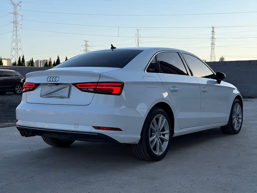 Audi A3 2018 — фото 4