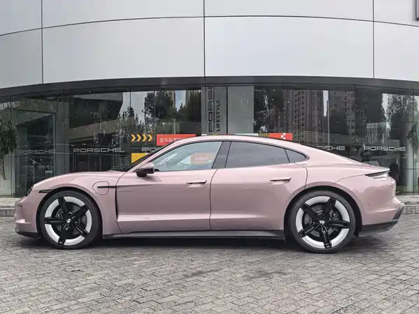 Porsche Taycan 2025