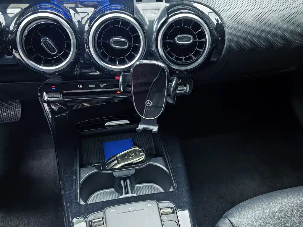 Mercedes-Benz A-Class 2023 — фото 9