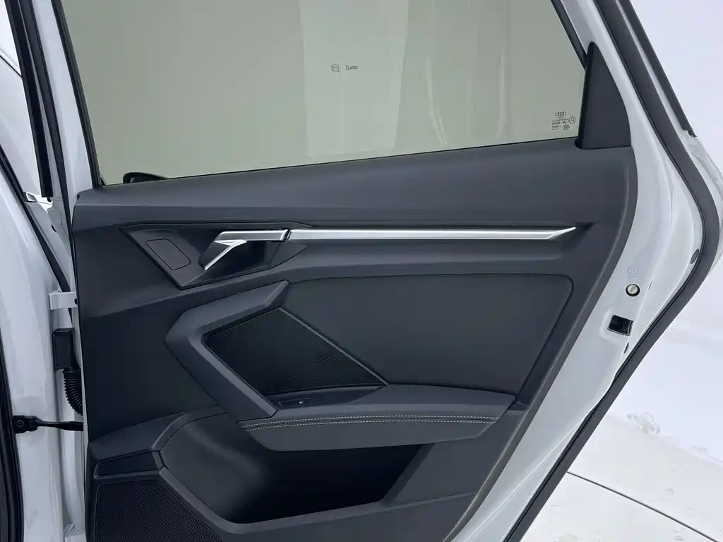 Audi A3 2023 — фото 25